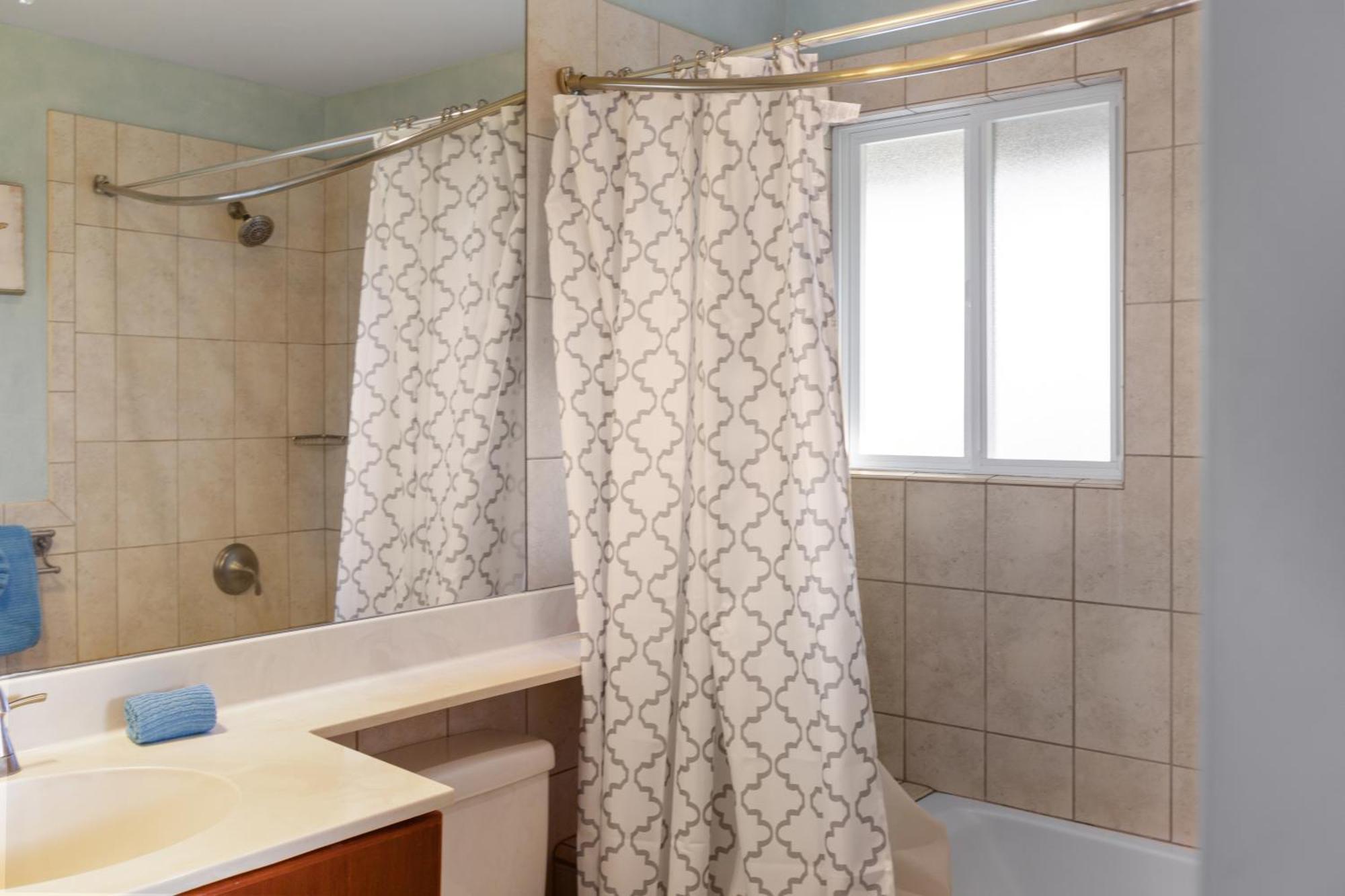 Plumeria Suite, 2-Bedrooms, Sleeps 6, Pool & Bbq, Pre-Renovation Summer Sale Kihei Esterno foto